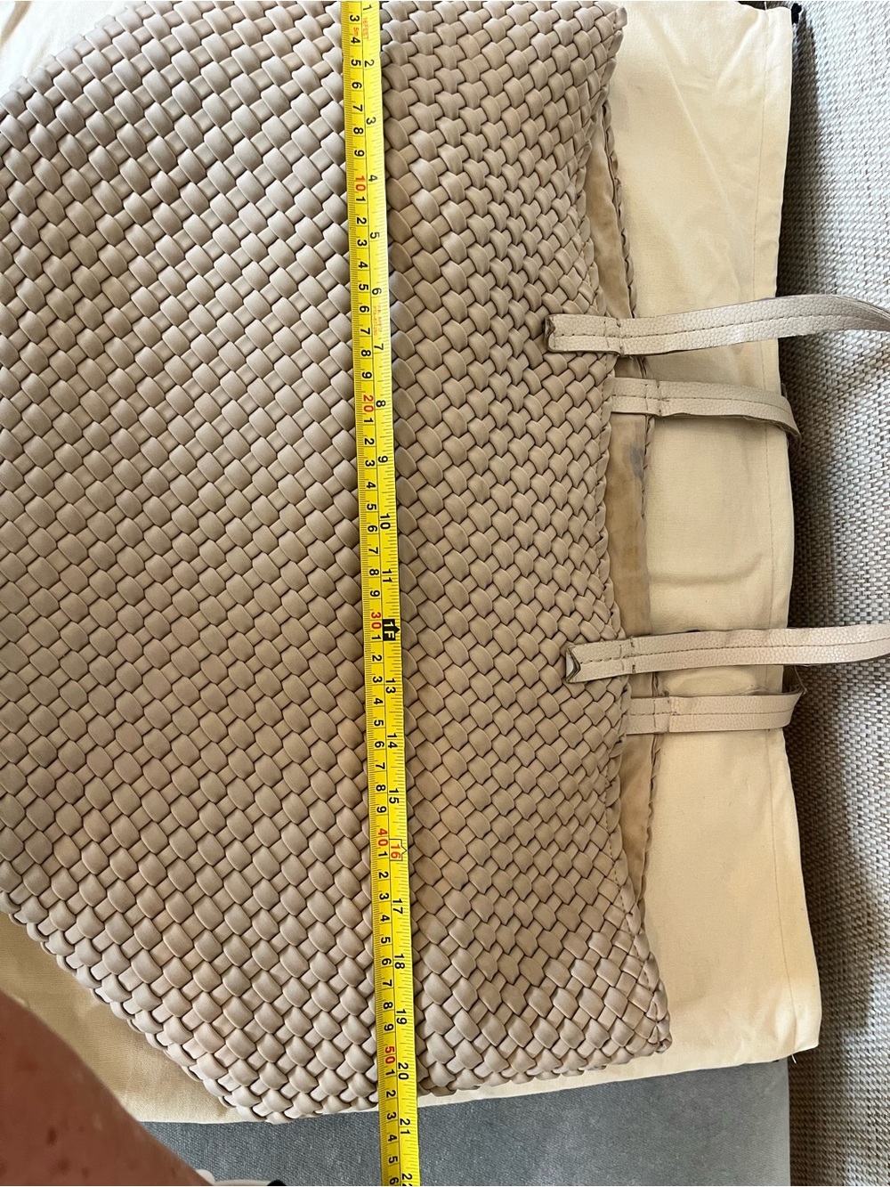 NAGHEDI jetsetter tote in large in cream - Picture 9 of 13